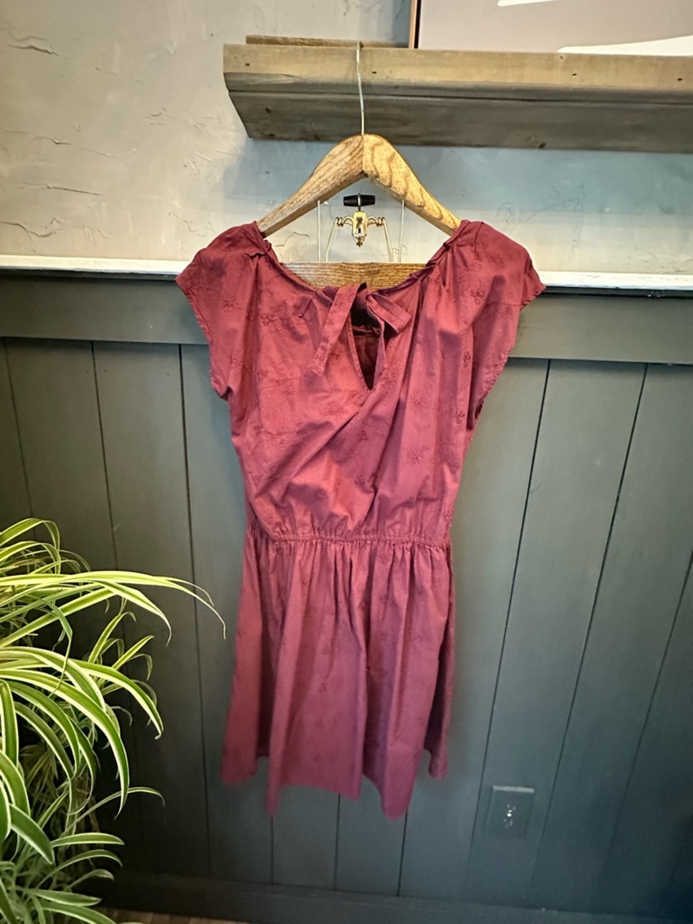 Lauren Conrad Maroon Berry Cap Sleeve Tie Back Dress Size L Flowy Fit & Flare Mi - Picture 3 of 13